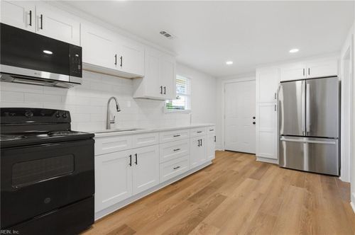 26 Bernard Ave, Hampton, VA, 23669-2502 | Card Image