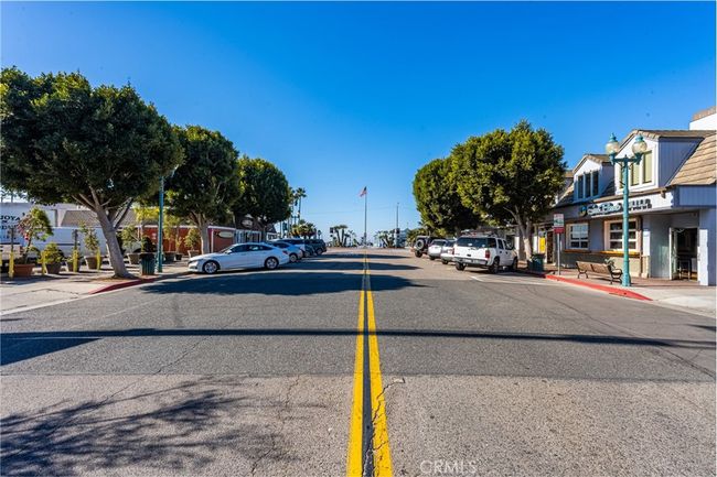 1207 Seal Way, Home with 6 bedrooms, 4 bathrooms and 2 parking in Seal Beach CA | Image 14