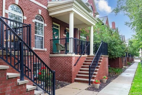 605 Village Ln, Milford, MI, 48381-5104 | Card Image