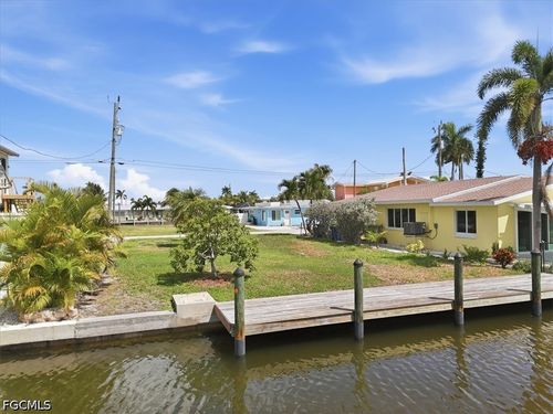 2609 Bayshore Dr, MATLACHA, FL, 33993-9705 | Card Image