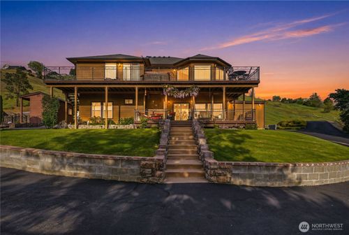 3870 Sunridge Ln, Wenatchee, WA, 98801-9136 | Card Image
