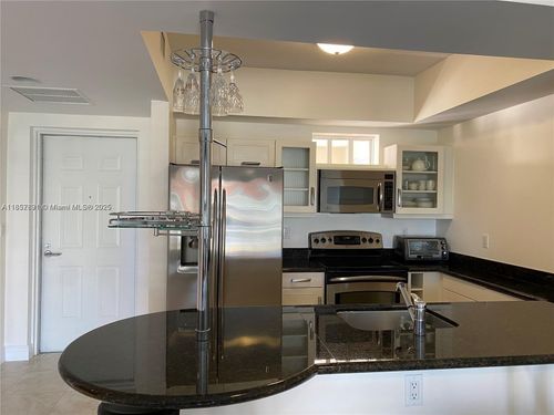 b502-7270 N Kendall Dr, Miami, FL, 33156-7810 | Card Image