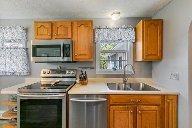 147 W Haven Rd, House other with 3 bedrooms, 2 bathrooms and null parking in Manchester NH | Image 9