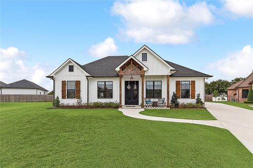 107 Orchid Ct, Belle Chasse, LA, 70037-1667 | Card Image