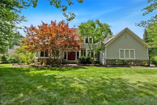 16680 Anne Ln, Chagrin Falls, OH, 44023-9320 | Card Image