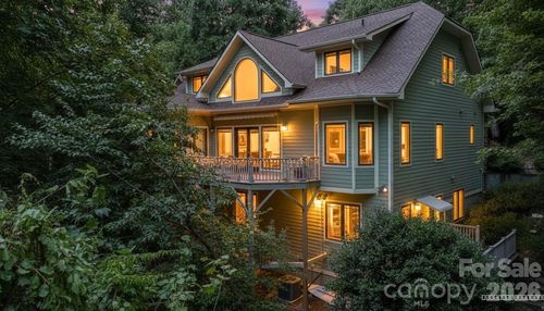 301 Gateway Dr, Hendersonville, NC, 28739-8172 | Card Image