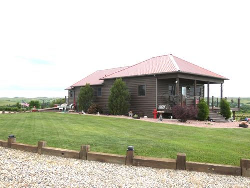 8020 6th Avenue Se, Linton, ND, 58552 | Card Image