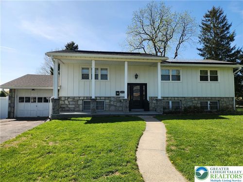 422 Belvidere St, Nazareth, PA, 18064-2303 | Card Image