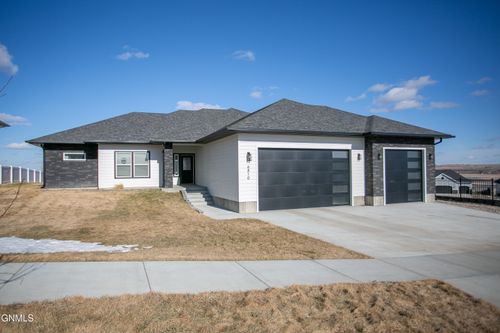6810 Darby Ln, Williston, ND, 58801-4083 | Card Image