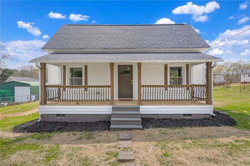2 Allen St, Pelzer, SC, 29669-1702 | Card Image