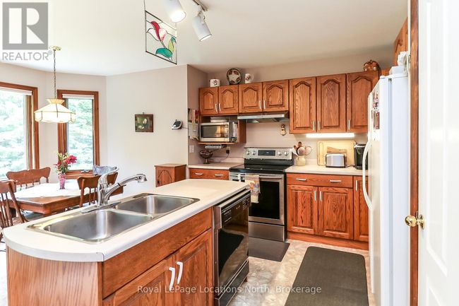 3 Kelley Cres, House other with 4 bedrooms, 3 bathrooms and 8 parking in Wasaga Beach ON | Image 12