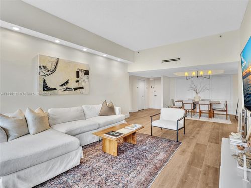 apt-311-20191 E Country Club Dr, Aventura, FL, 33180-3015 | Card Image