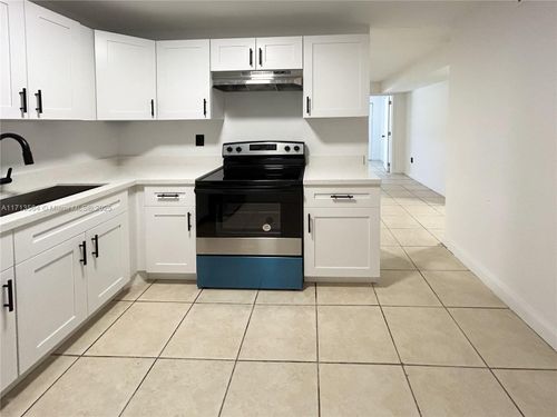 apt-106-12215 W Dixie Hwy, North Miami, FL, 33161-5463 | Card Image