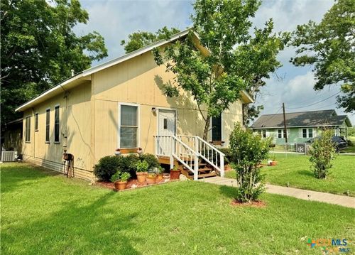 1514 N Avenue E, Shiner, TX, 77984-5253 | Card Image