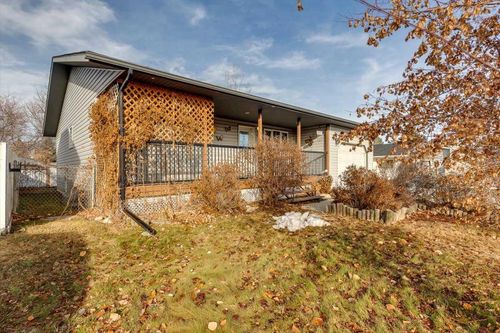 6110 38 Ave, Stettler, AB, T0C2L1 | Card Image