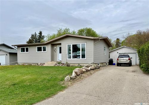 221 5 St, Bredenbury, SK, S0A0H0 | Card Image