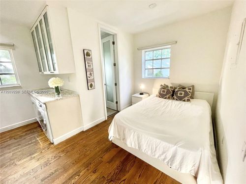 18-439 15th St, Miami Beach, FL, 33139-7911 | Card Image