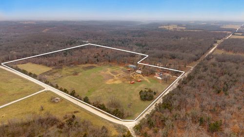 940 E 482nd Rd, Bolivar, MO, 65613-8143 | Card Image