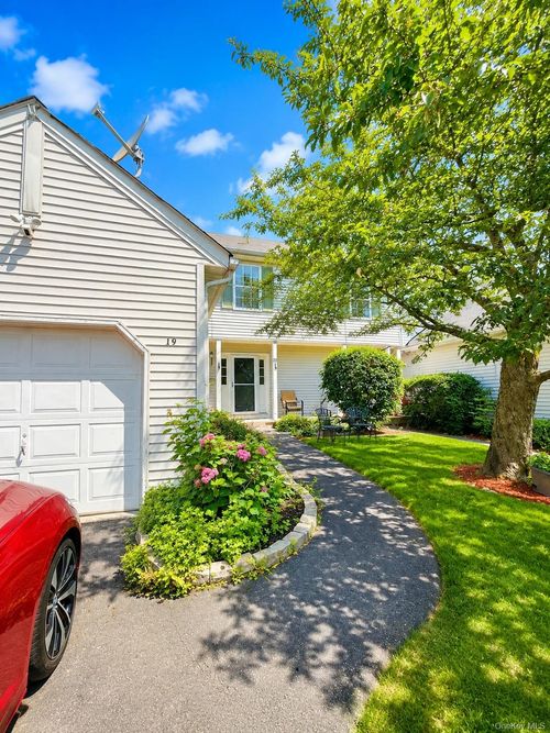 19 Helene Cir, Highland Mills, NY, 10930-2808 | Card Image