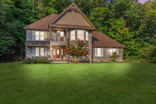 2110 Hollow Circle, West Bend, WI, 53090 | Card Image