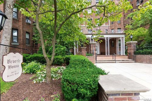 6r-84-51 Beverly Rd, Kew Gardens, NY, 11415-2113 | Card Image