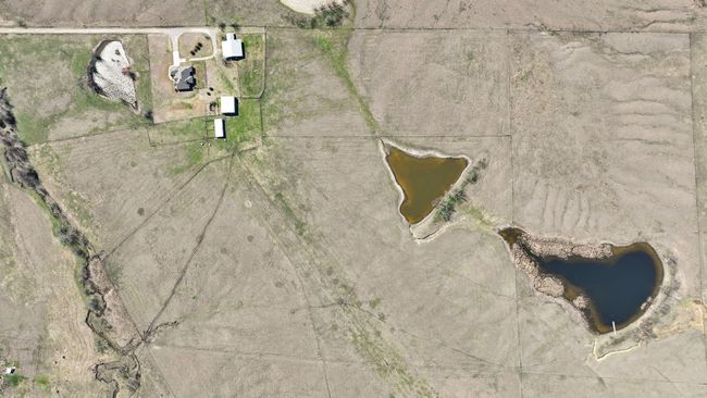 617 Zmolek Rd, House other with 3 bedrooms, 3 bathrooms and null parking in Ennis TX | Image 36