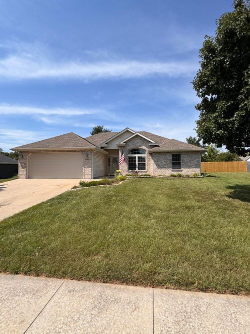 6151 Douglas Pkwy, HALLSVILLE, MO, 65255-9078 | Card Image