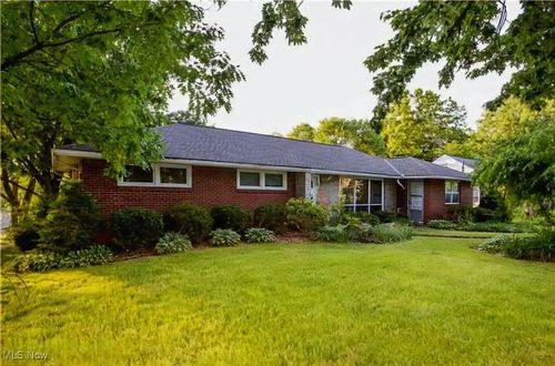 38850 Detroit Rd, Avon, OH, 44011-2148 | Card Image