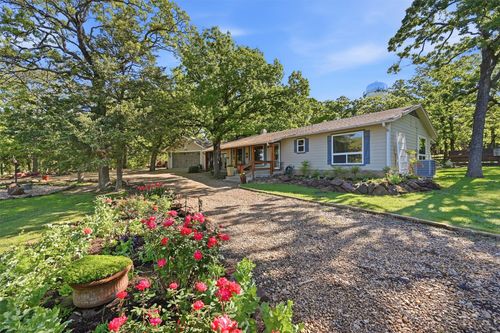 301 Kiowa Dr E, Lake Kiowa, TX, 76240-9563 | Card Image