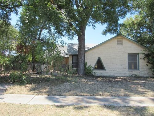 413 S Avenue G, Clifton, TX, 76634-2137 | Card Image