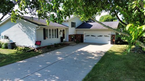 22211 County Road 124, West Lafayette, OH, 43845-9657 | Card Image
