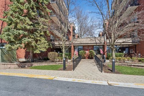 unit-402-127 Acacia Cir, Indian Head Park, IL, 60525-9051 | Card Image