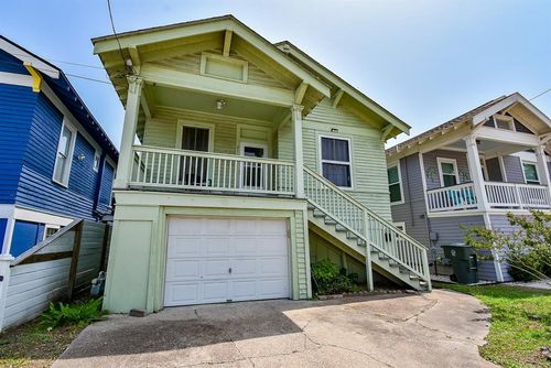 2120 35th St, Galveston, TX, 77550-7538 | Card Image