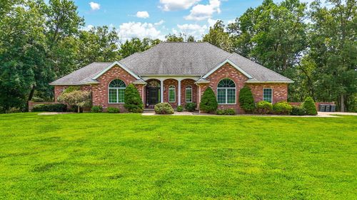 32 Woodland Trail Dr, MOBERLY, MO, 65270-4516 | Card Image