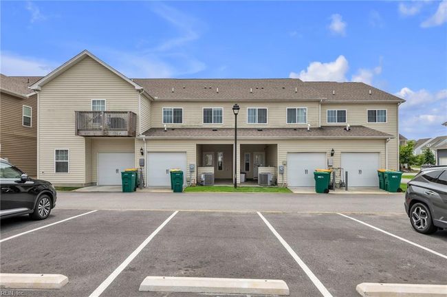 2011 Chartwell Dr, House attached with 3 bedrooms, 3 bathrooms and null parking in Newport News VA | Image 33