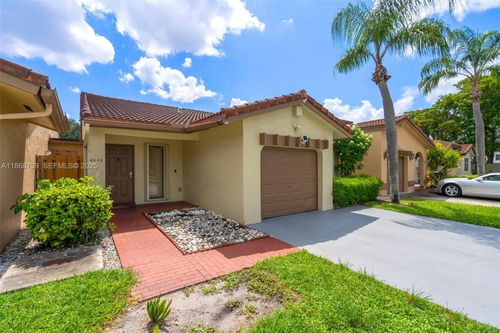 6646 Nw 175th Ter, Hialeah, FL, 33015-4481 | Card Image