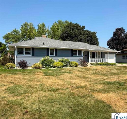 103 Camelsback Rd, New Ulm, MN, 56073-3305 | Card Image