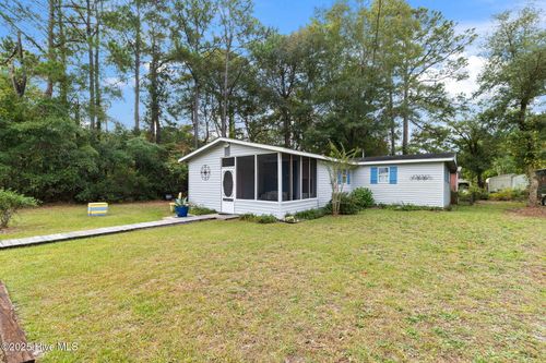 669 Gervais St Se, Bolivia, NC, 28422-7883 | Card Image