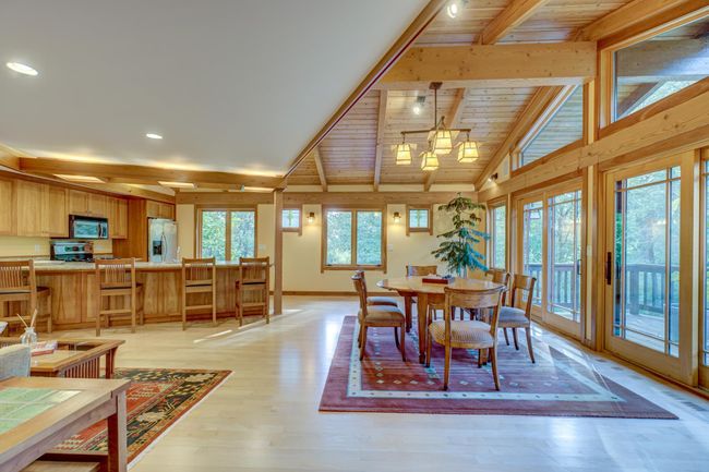 Private in-law suite with full kitchen, vaulted ceilings | Image 30