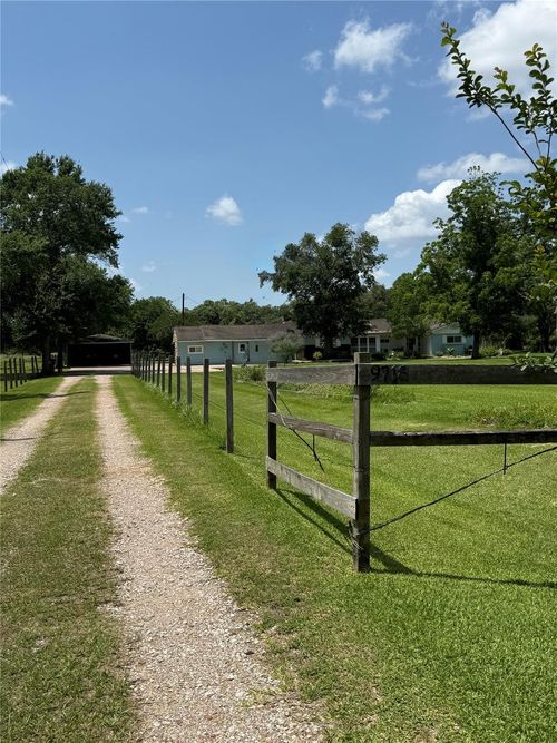9718 County Road 321, Sweeny, TX, 77480-9659 | Card Image