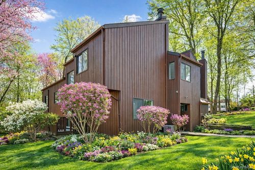 4 Aspen Ct, Highland Mills, NY, 10930-2814 | Card Image