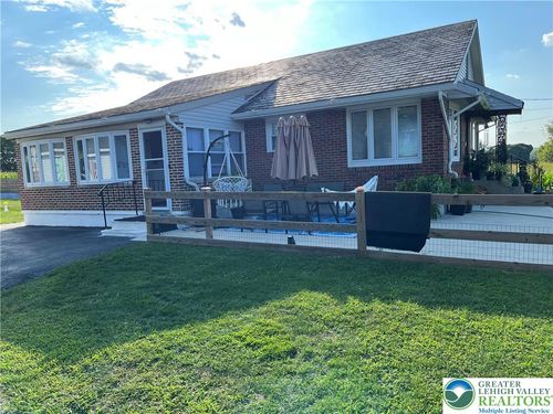 3092 Mauch Chunk Rd, Allentown, PA, 18104-9753 | Card Image
