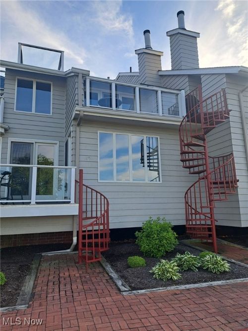 629 Main St, Vermilion, OH, 44089-1043 | Card Image