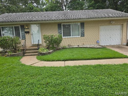 9242 Leamont Dr, Saint Louis, MO, 63136-4041 | Card Image