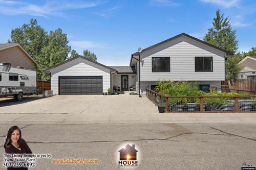 2128 Omaha Trl, Bar Nunn, WY, 82601-7604 | Card Image
