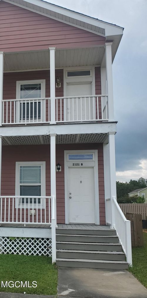 b-2121 Magazine St, Ocean Springs, MS, 39564-3628 | Card Image