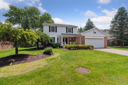 19538 Stamford Dr, Livonia, MI, 48152-1241 | Card Image