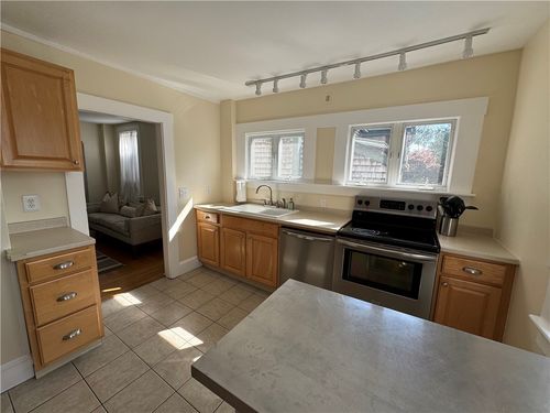 49 Connection St, Newport, RI, 02840-3907 | Card Image