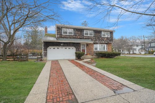 60 Iroquois Dr, Brightwaters, NY, 11718-1208 | Card Image