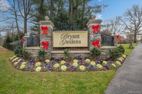 2k-13 Bryant Cres, White Plains, NY, 10605-2727 | Card Image